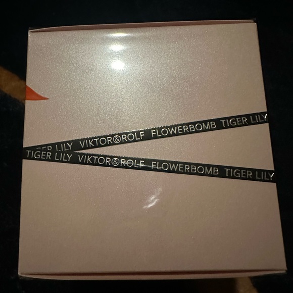 Flowerbomb Tiger Lily Eau de Parfum 3.4 oz Used a few times! I don’t like it. - Picture 7 of 9